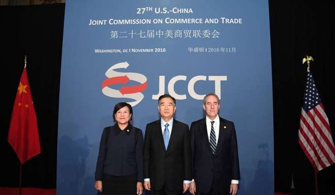 Chinese Vice Premier Wang Yang (C), US Secretary of Commerce Penny Pritzker (L) and US Trade Representative Michael Froman pose for a photograph at the 27th Session of the China-US Joint Commission on Commerce and Trade (JCCT) in Washington DC. Photo: Xinhua