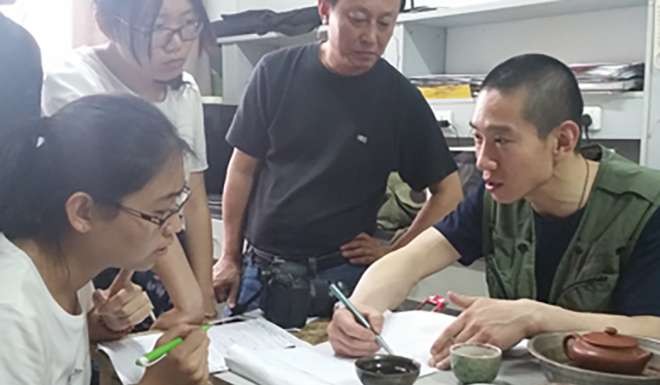 Han (right) introduces his findings to journalists from China Youth Daily. Photo: SCMP Pictures