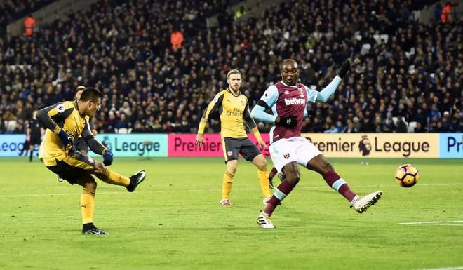 Alexis Sanchez scores his first goal in Arsenal’s 5-1 win over West Ham. Photo: EPA