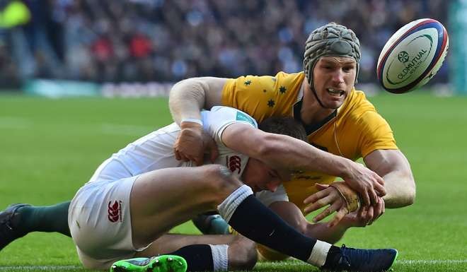 Australia's David Pocock desperately attempts to score a try in his side’s last autumn international against England. Photo: AFP