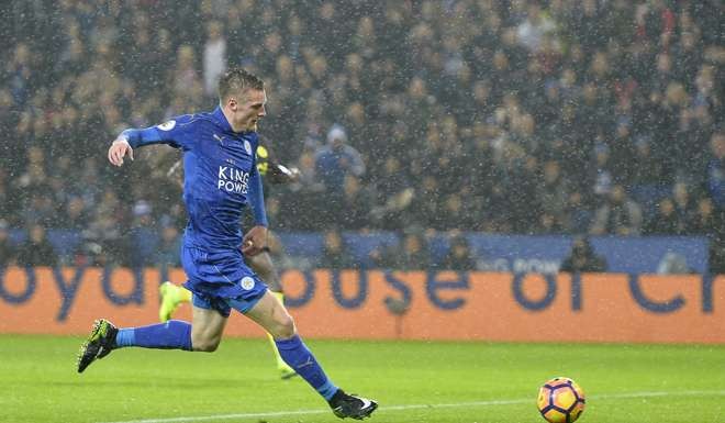 Leicester's Jamie Vardy prepares to strike in his side’s win over Manchester City. Photo: EPA
