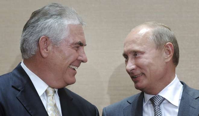 Russian President Vladimir Putin (right) and Rex Tillerson, ExxonMobil’s chief executive. Photo: AP