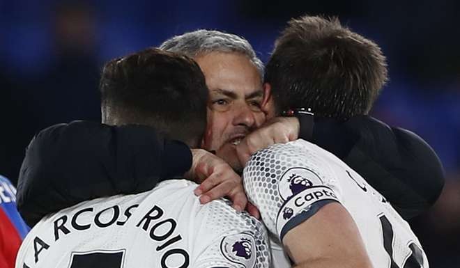 Jose Mourinho, Juan Mata and team mates celebrate after the game Reuters / Stefan Wermuth Livepic