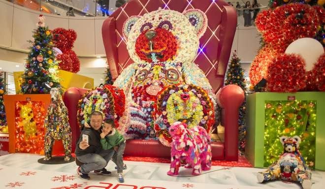 Shoppers snap a selfie with this year’s Christmas decorations at the APM mall in Kwun Tong. Photo: Antony Dickson