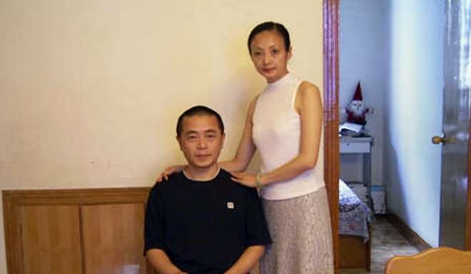 In an undated photo released in November 2009, Huang Qi is seen with his wife Zeng Li at their home in Chengdu in Sichuan province. Photo: AFP