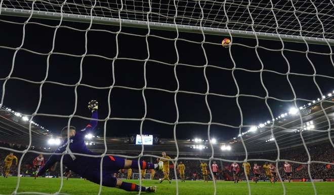 Tottenham’s Harry Kane fires his penalty high over the bar, Photo: AFP