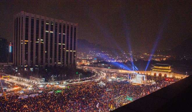 People attend a candlelight rally to demand President Park Geun-hye to step down in Seoul. Photo: Xinhua