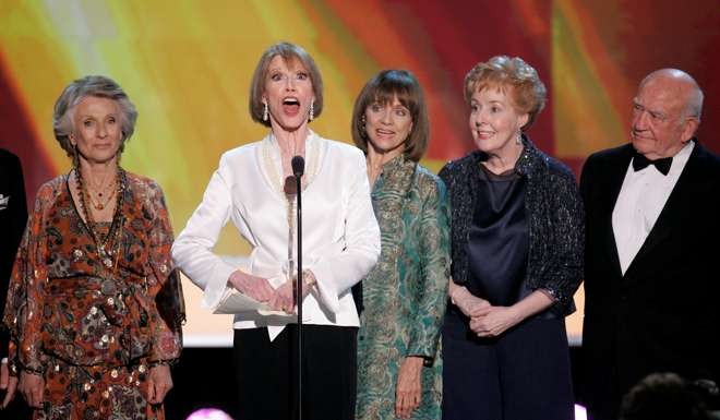 The cast of the Mary Tyler Moore show (L-R) Cloris Leachman, Mary Tyler Moore, Valerie Harper, Georgia Engel and Ed Asner present an award at the Screen Actors Guild Awards in Los Angeles in 2007. Photo: Reuters