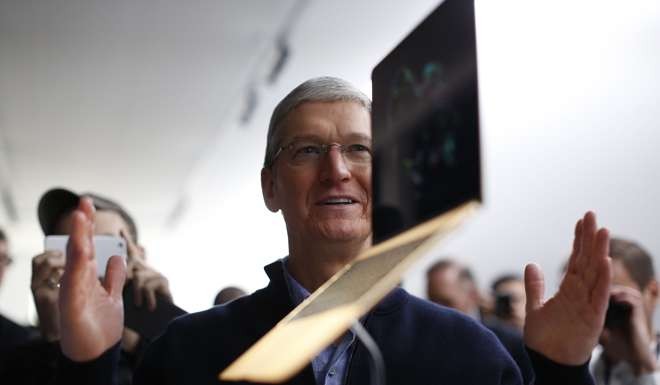 Apple and its CEO Tim Cook still bring in the billions, but he’s going to have to learn some new tricks to stave off growing competition from its main rivals hi-tech Microsoft, Google, Facebook, and Amazon, all of whose ratio of price to earnings per share are performing many times better than Apple’s. Photo: AFP