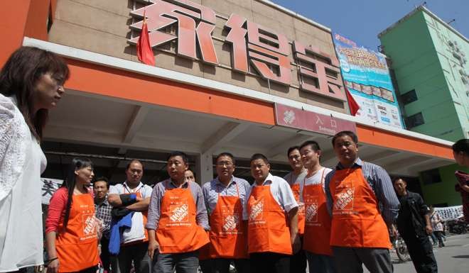 Staff at Home Depot's Zhengzhou store in Henan province demand their salaries after the company announced it was to close all its stores in China. Photo: