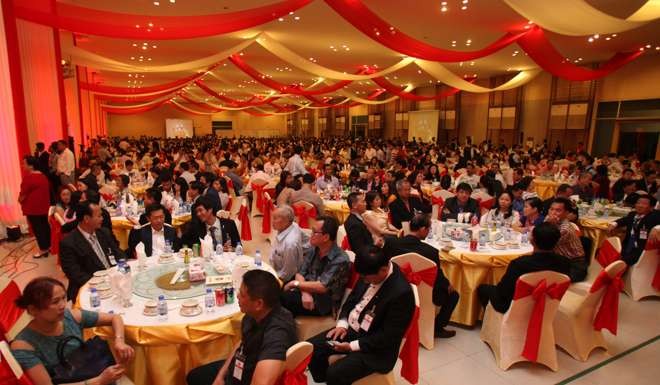 Khmer-Chinese and overseas Chinese attend the dinner with Cambodian Prime Minister Hun Sen in Phnom Penh on Saturday. Photo: Xinhua