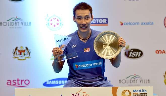 Malaysia's Lee Chong Wei poses with his trophy after winning the Malaysia Open in Kuala Lumpur in April 2016. Photo: Xinhua