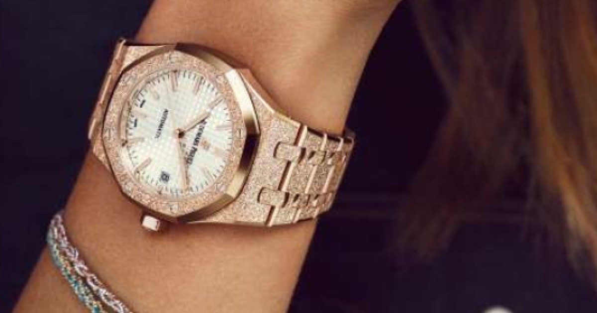 Часы royal oak женские. Audemars Piguet часы женские. Женщин привлекают часы.